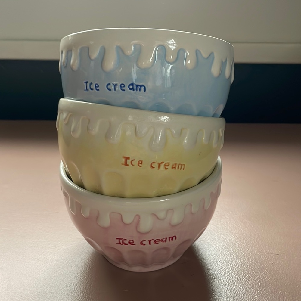 Set of 3 vintage Smucjers ice cream bowl